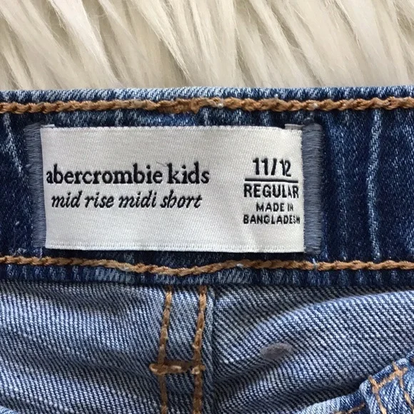 Abercrombie Kids Mid Rise Midi Shorts - Picture 3 of 4